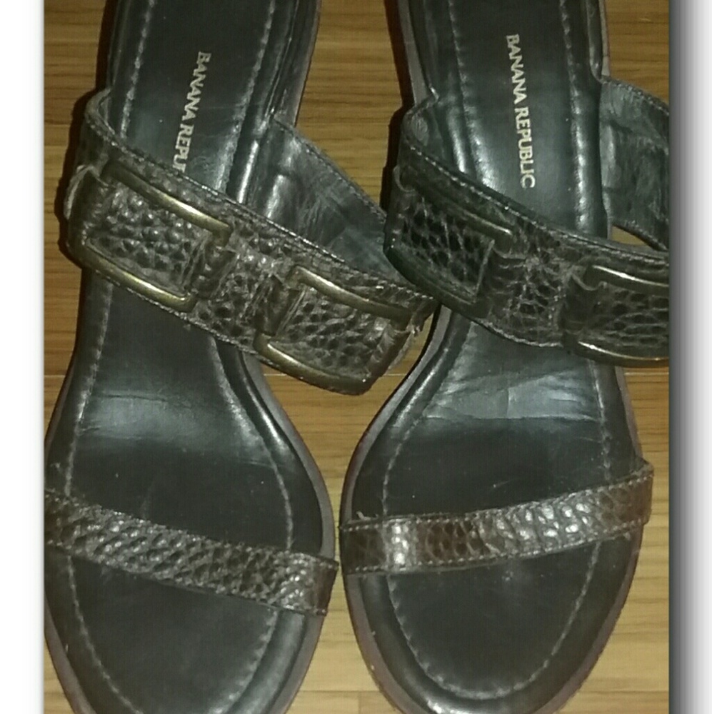 Banana Republic Leather Sandals size 7 1/2.